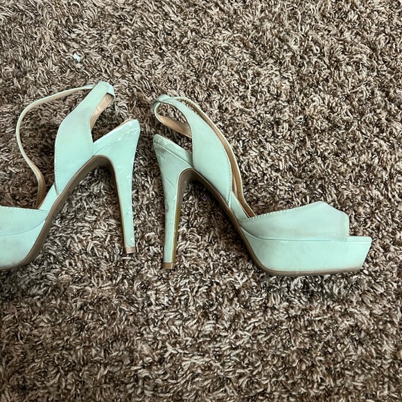 HEELS!! - Picture 2 of 3